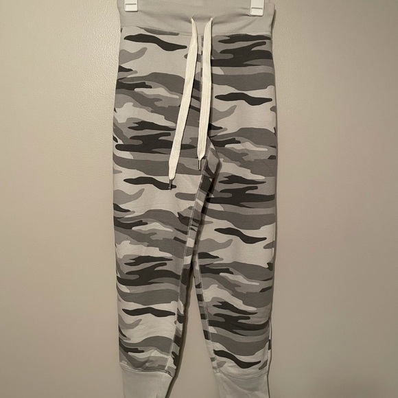 NWT Aerie Camo Joggers - Picture 2 of 4